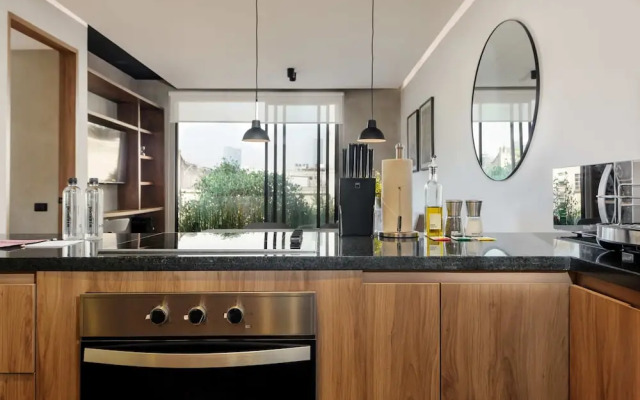 w Deluxe 1BR With Elegant Balcony in Roma Nte