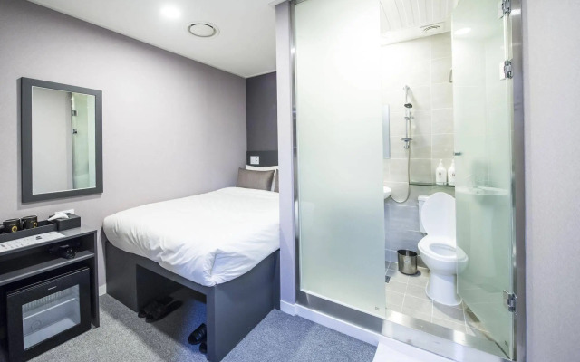 Philstay Myeongdong Metro