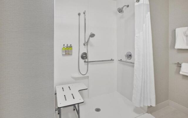 Holiday Inn Express & Suites Okemos - University Area by IHG