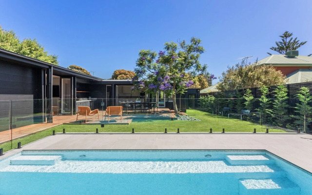 Midnight Sands Luxe Beachside Designer With Pool