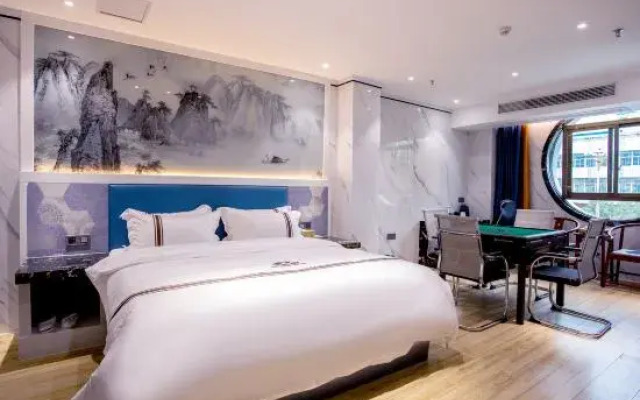 Baiyun Business Hotel (Jianye Railway Station)