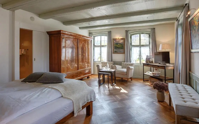 Romantik Hotel Bären – Guest Rooms – Durrenroth