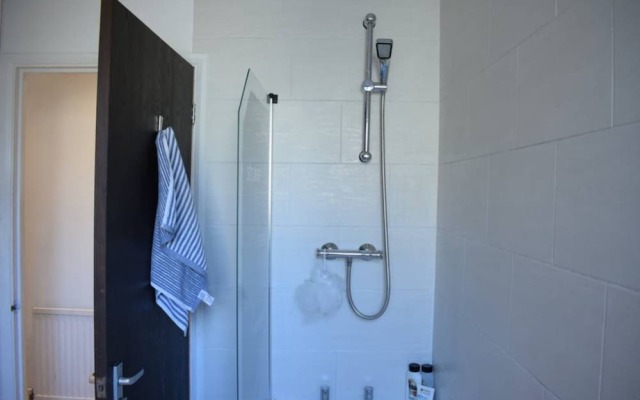 2 Bedrooms Apartment in Bethnal Green With City Views