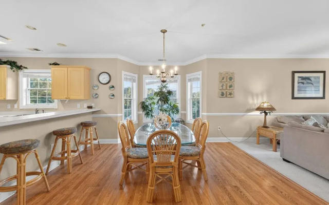 Magnolia Pointe Luster Leaf 4821-301