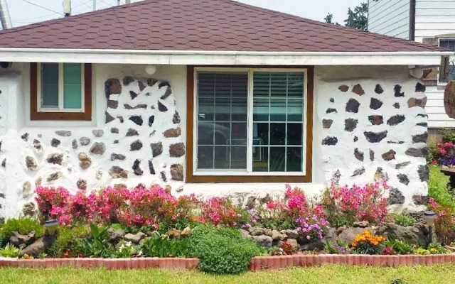 Jeju Zamong & Sarangchae Guesthouse