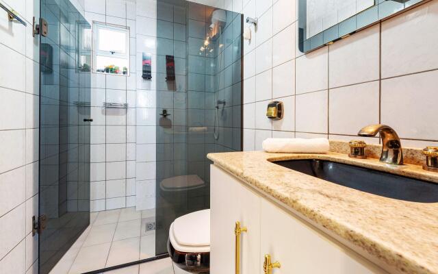 Apto pé na areia em Balneário Camboriú CET602