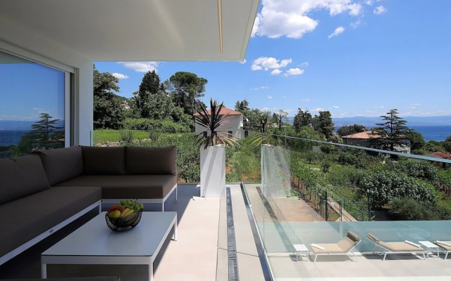New Apartments with Pool near Beach