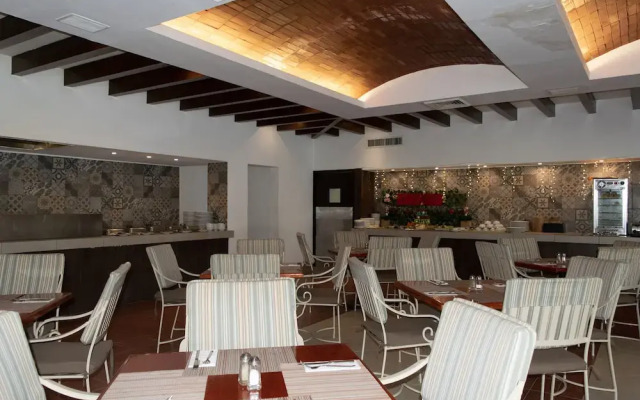 Oceanfront Condo at Voted Best Cancun Sandy Beach