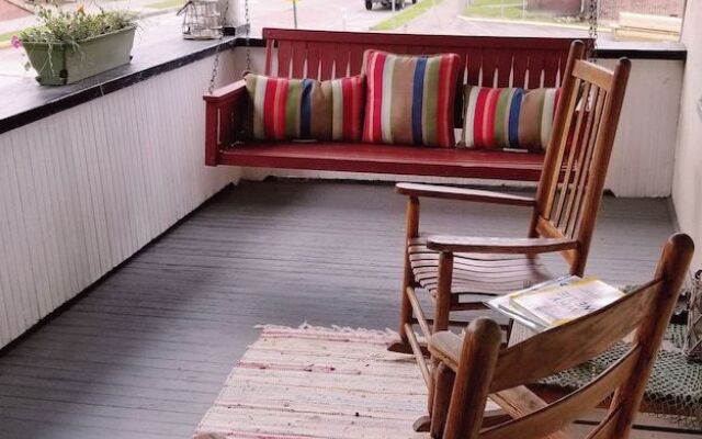 Hatfield McCoy House Inn