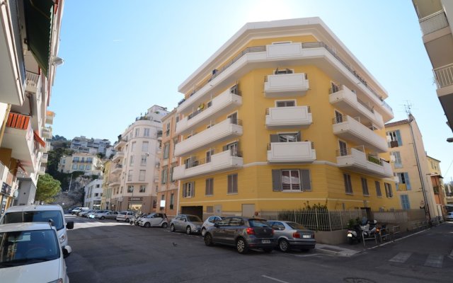 Apartment 4 persons with balcony near tramway Port of Nice district