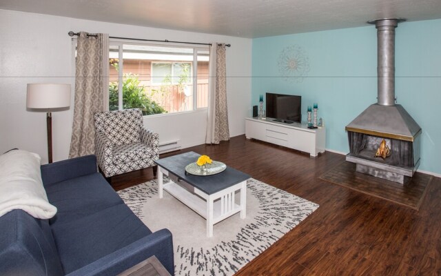 Seattle Skyline Supreme - New Apt - Sleeps 6