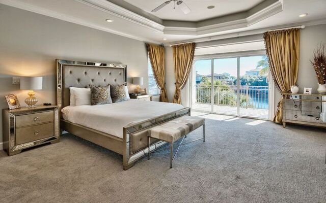 Casa Esmeralda by RedAwning