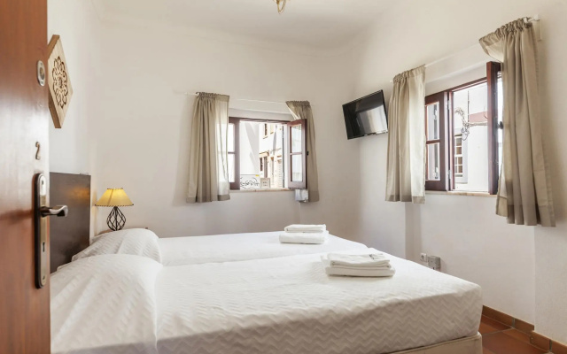 J - Bedroom 1 in Casa do Farol