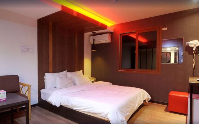 Vitamin Hotel