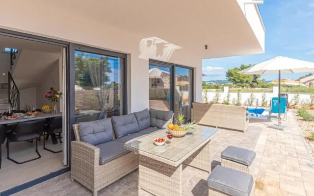 Villa Sunset With Outdoor Pool