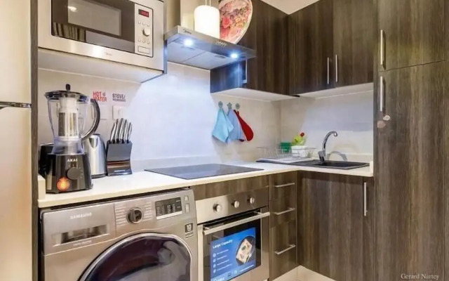 Golden Breeze Suites