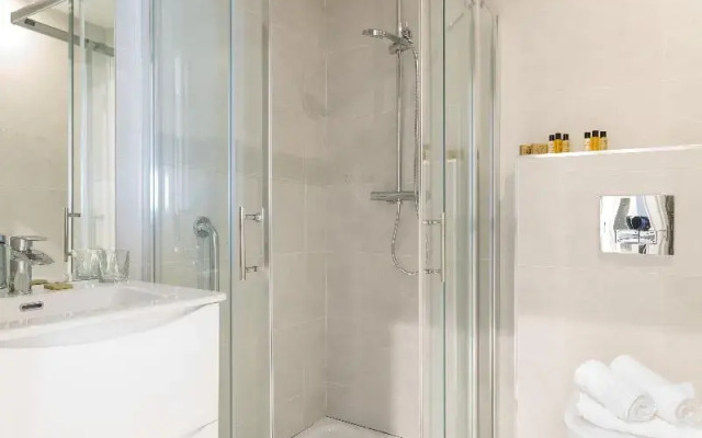 Castle Varagh Hotel & Bar