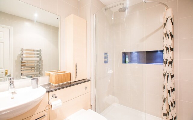 Three Bedroom Limehouse
