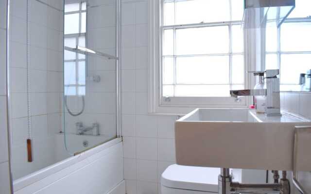 Studio Apartment in Camden Sleeps 2