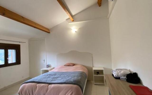 Corte Apparemment T3 en résidence privé