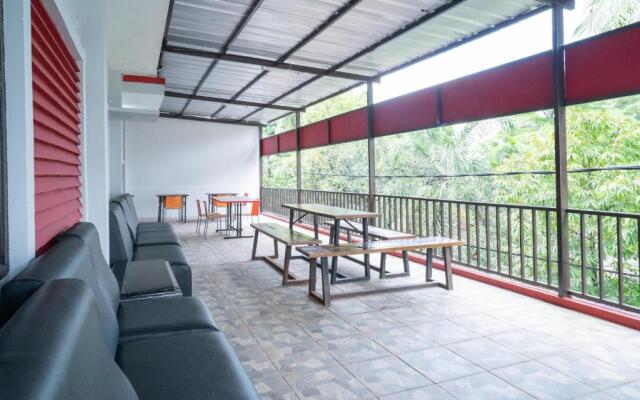 RedDoorz Plus near ITC Cempaka Mas 2