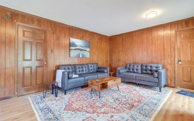 7 Mi to Downtown Toledo: Pet-friendly Apartment