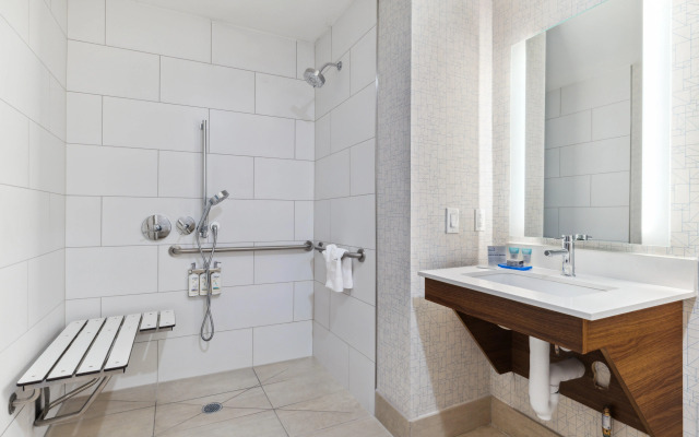 Holiday Inn Express & Suites Mountain View Silicon Valley by IHG