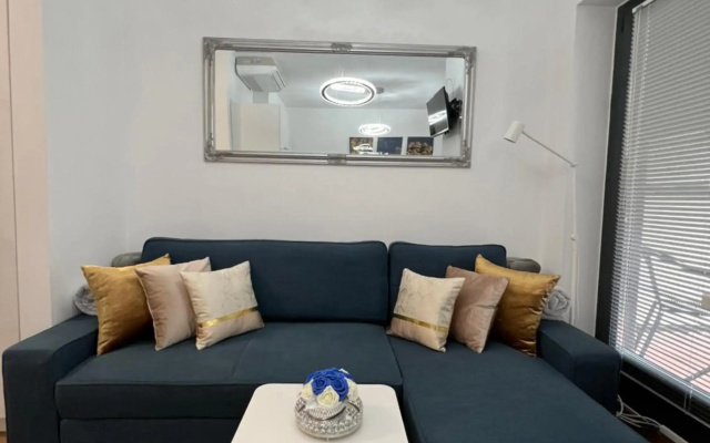 Luxury 5 Star Studio in the City Center with Pool
