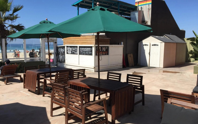 Surfer Beach Hotel