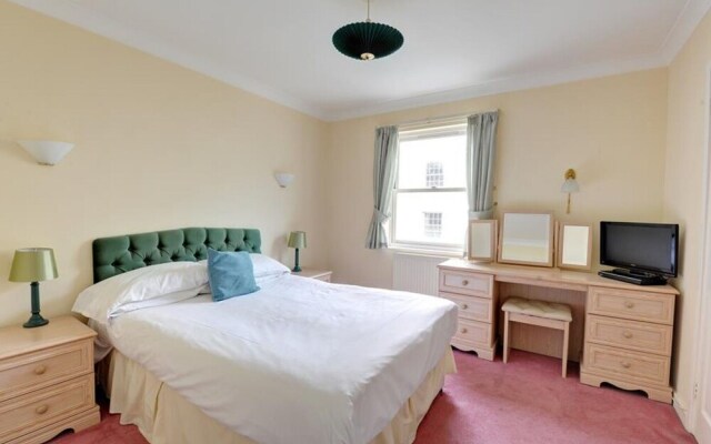 Serene Holiday Home in Hove With Garden