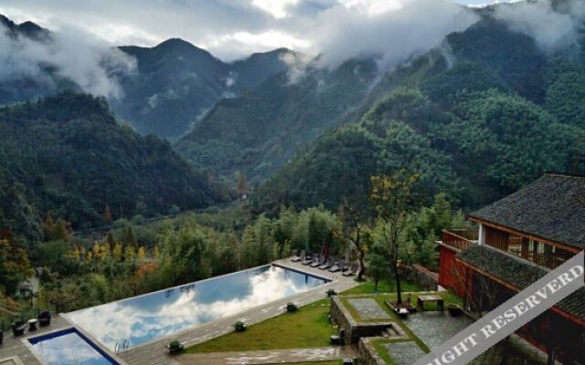 One Mountain Nine Houses