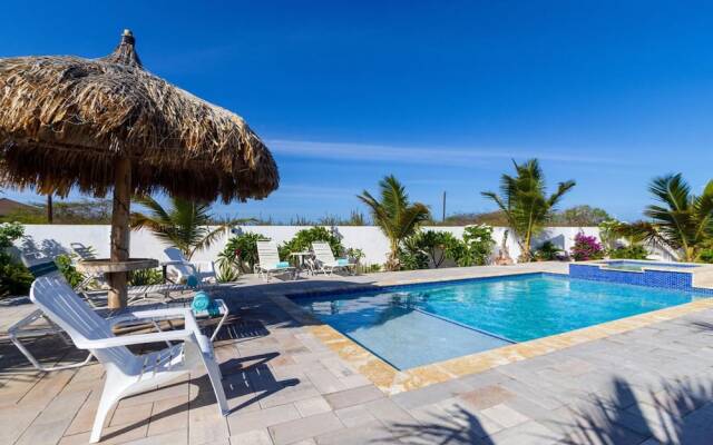 Beautiful 3br2 5BA Villa w Pool Close 2 Baby Beach