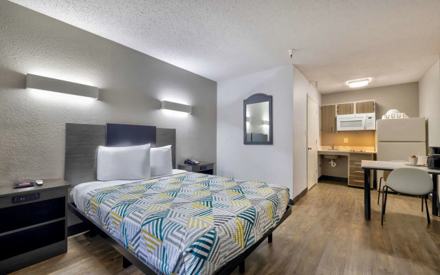 Studio 6 Dallas, TX - North - Richardson