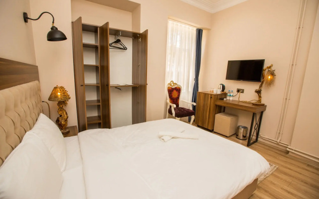 Corner Garden Hotel