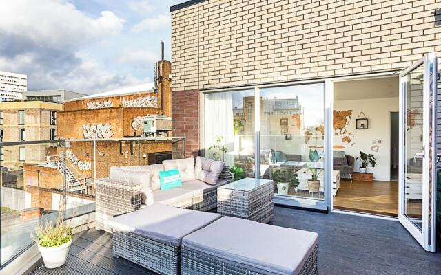 Quiet and Spacious Four Bedroom House