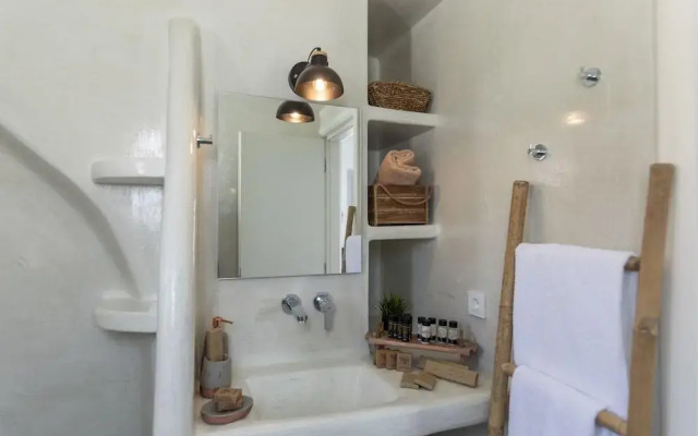 Bianco Diverso Suites