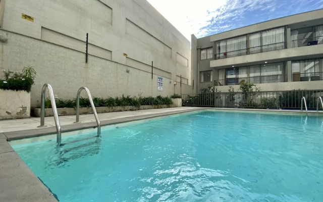 Urban Yard Bus Terminal Home Office Pool Wifi