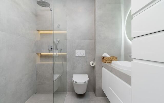 Modern Apartment With Parking by Renters