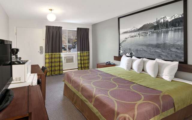 Super 8 by Wyndham Kamloops East