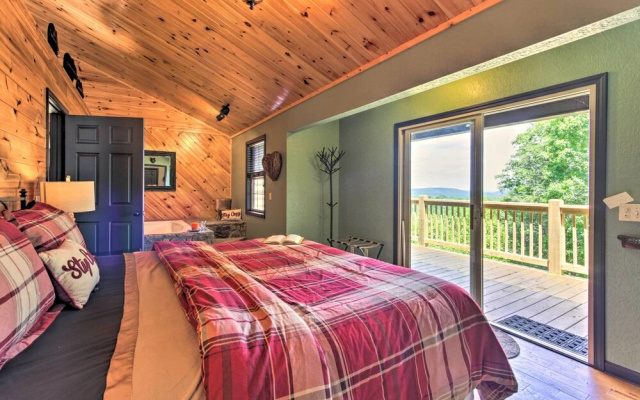 Sevierville Overlook Cabin: 9 Miles to Gatlinburg!