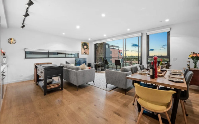 StayCentral - East Brunswick Penthouse with Study