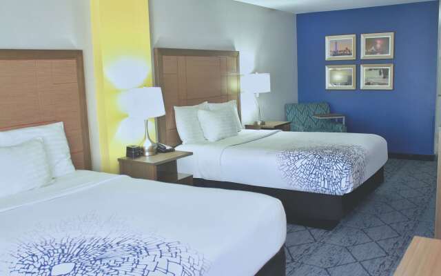 La Quinta Inn & Suites by Wyndham NE Long Beach/Cypress