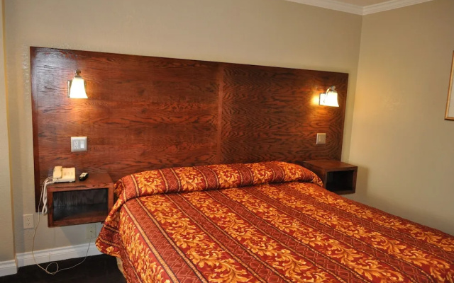 Santa Cruz Inn Riverside