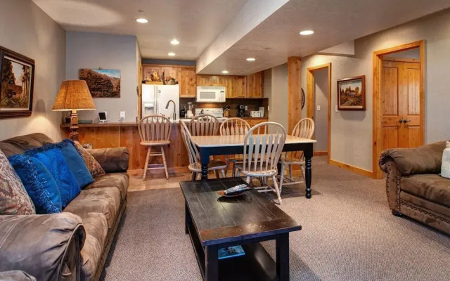 2BR Empire House Condo by RedAwning