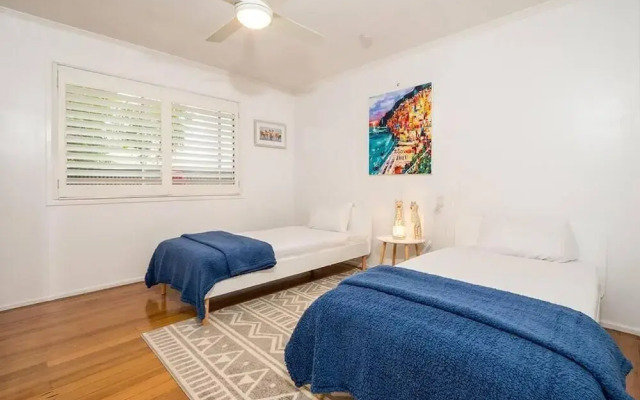 4 BDRM Pet Friendly Home 200m to Creek