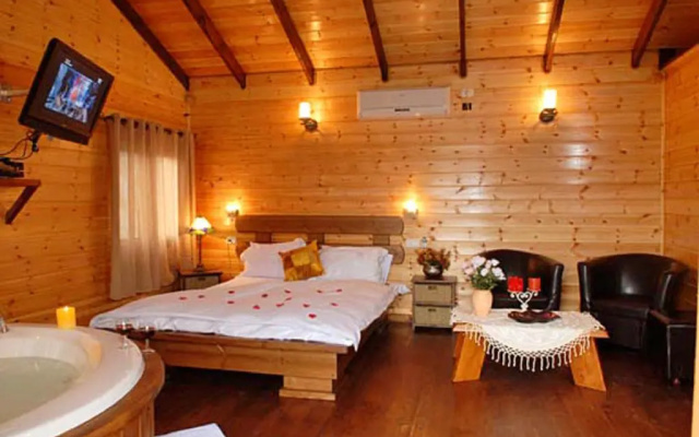 SOL Suite In The Village