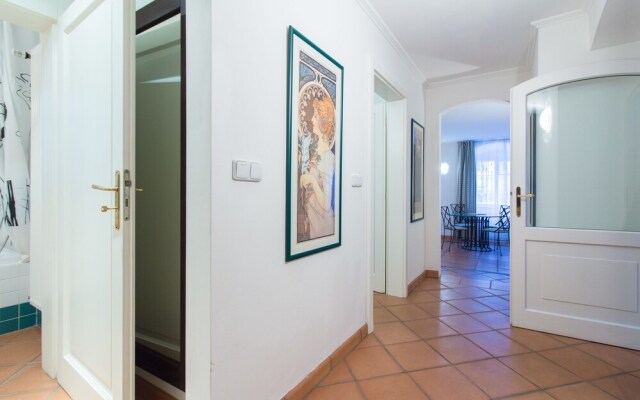 Grand Luxury Apartment Attic Hroznova