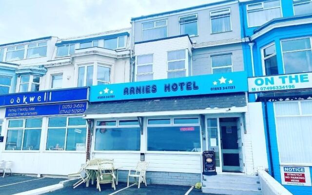 Arnies Hotel