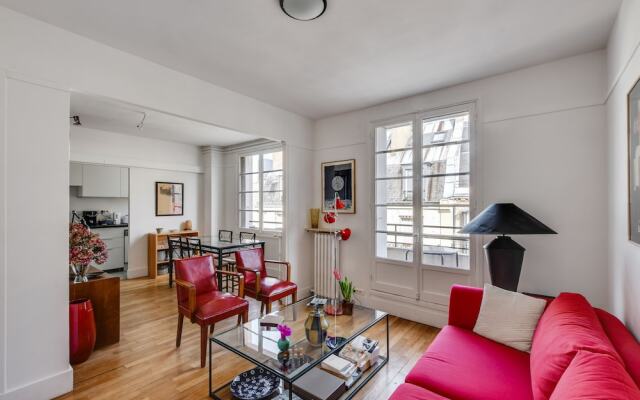 Design apartment with terrace by Weekome