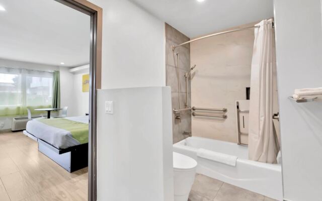 Exclusivo Inn & Suites